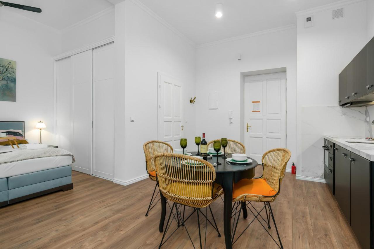 Deluxe Mtp Apartments Matejki By Noclegi Renters Poznan Luaran gambar